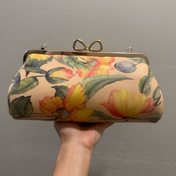 Floral Print Genuine Leather Handmade Unique Bow Kisslock Baguette Bag, 3 Straps - Picture 5 of 16